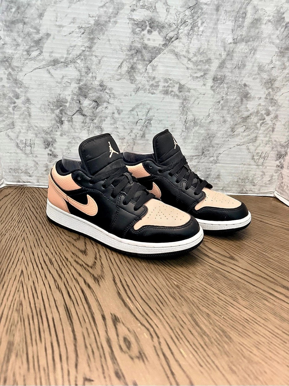 Jordan Air Jordan 1 Mid Kids Sneakers Black & Pink US 5.5Y Like New